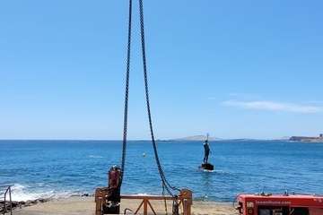 Máximo Riol asesora los trabajos de 'cirugía' en el Neptuno/Jesús Ruiz Mesa.